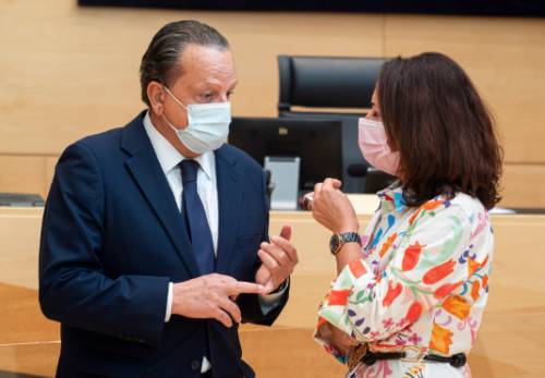 Amilivia departe con una procuradora